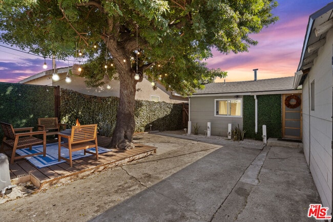 property at 3727 Siskiyou St