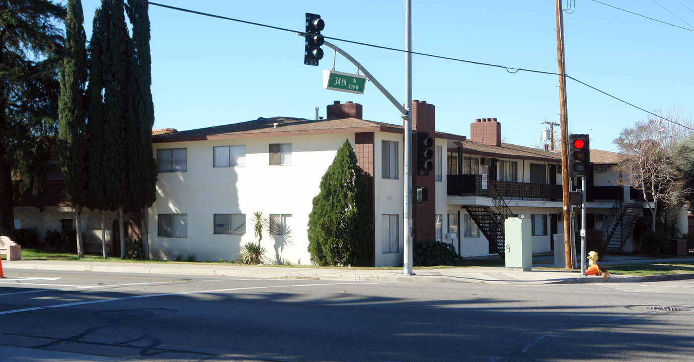 501 W 34th St in San Bernardino, CA - Foto de edificio