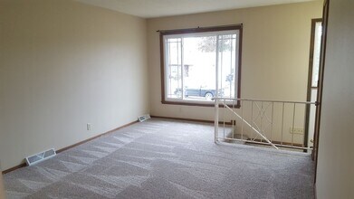 3718 Convair Ln in Cedar Falls, IA - Building Photo - Building Photo