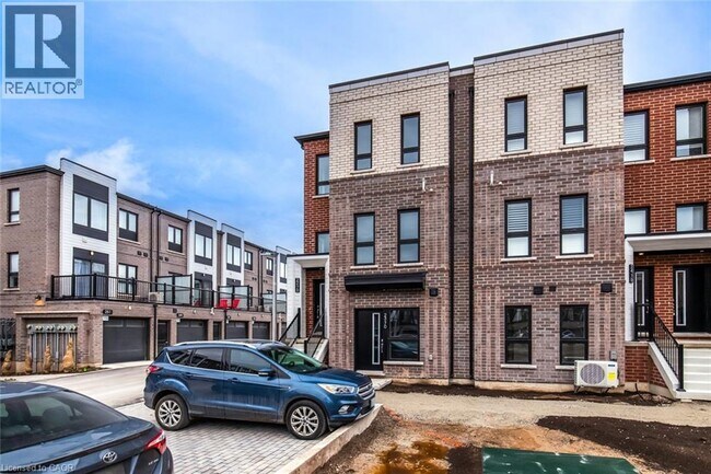 70 Kenesky Dr in Waterdown, ON - Building Photo - Building Photo