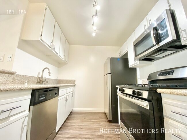 1725 Grismer Ave in Burbank, CA - Foto de edificio - Building Photo