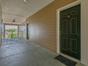 2801 Chancellorsville Dr in Tallahassee, FL - Foto de edificio - Building Photo