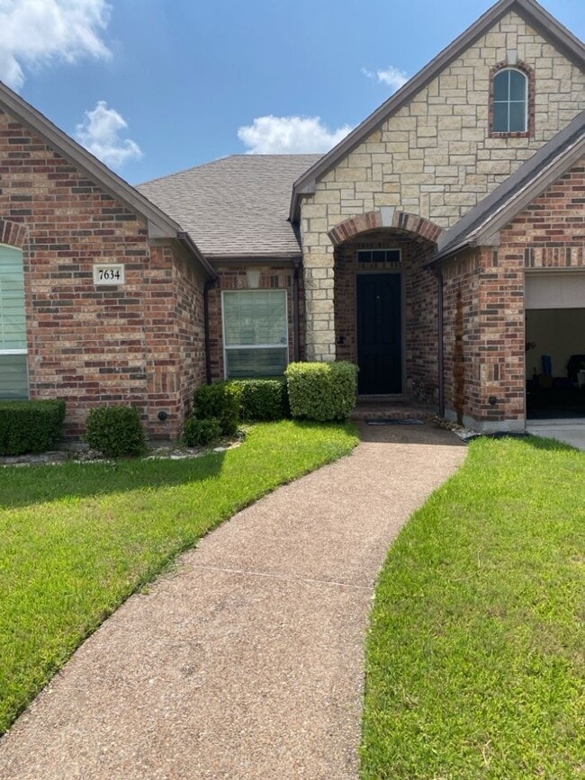 7634 Rancho Vista Blvd in Corpus Christi, TX - Building Photo - Building Photo