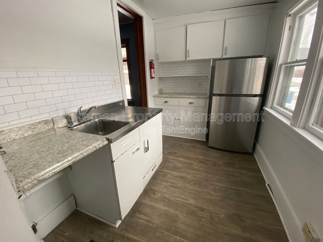 515 Village St in Kalamazoo, MI - Foto de edificio - Building Photo