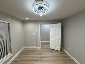 6015 W Airport Blvd in Houston, TX - Building Photo - Building Photo