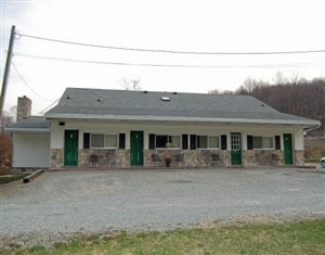 510 Three Mile Hill in Mount Pleasant, PA - Building Photo