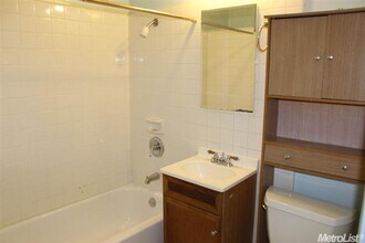 7607 Oak Grove Ave in Citrus Heights, CA - Building Photo - Building Photo