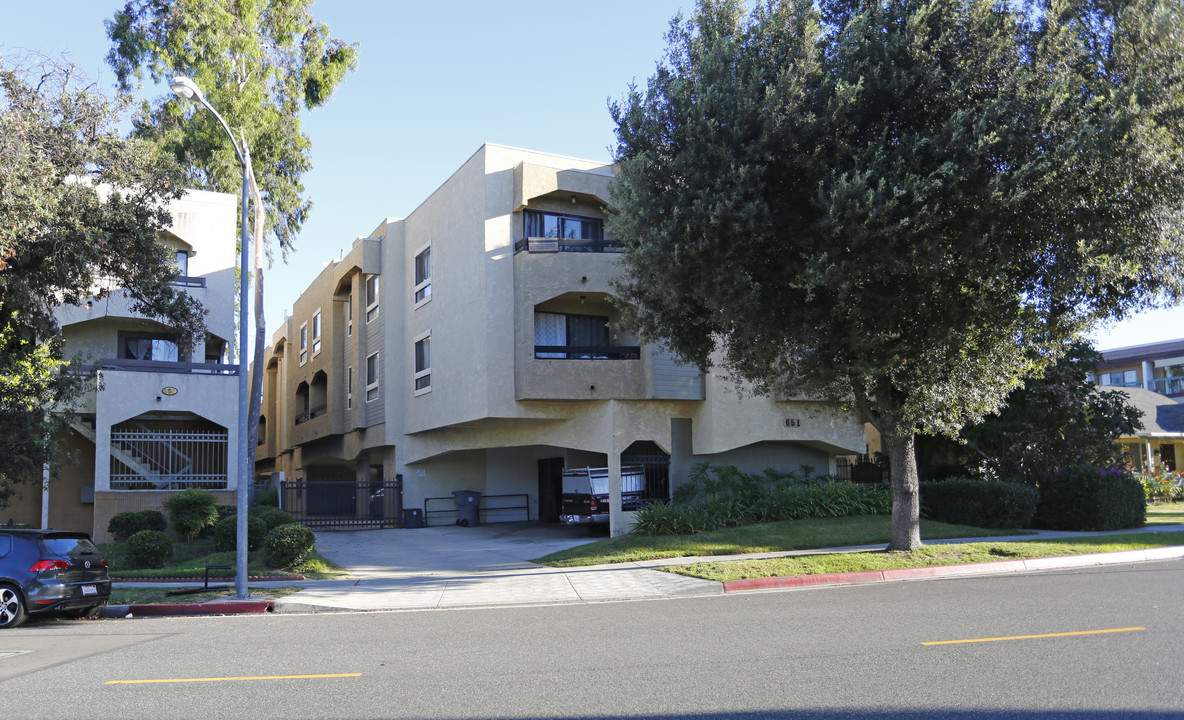 651 W California Ave in Glendale, CA - Foto de edificio