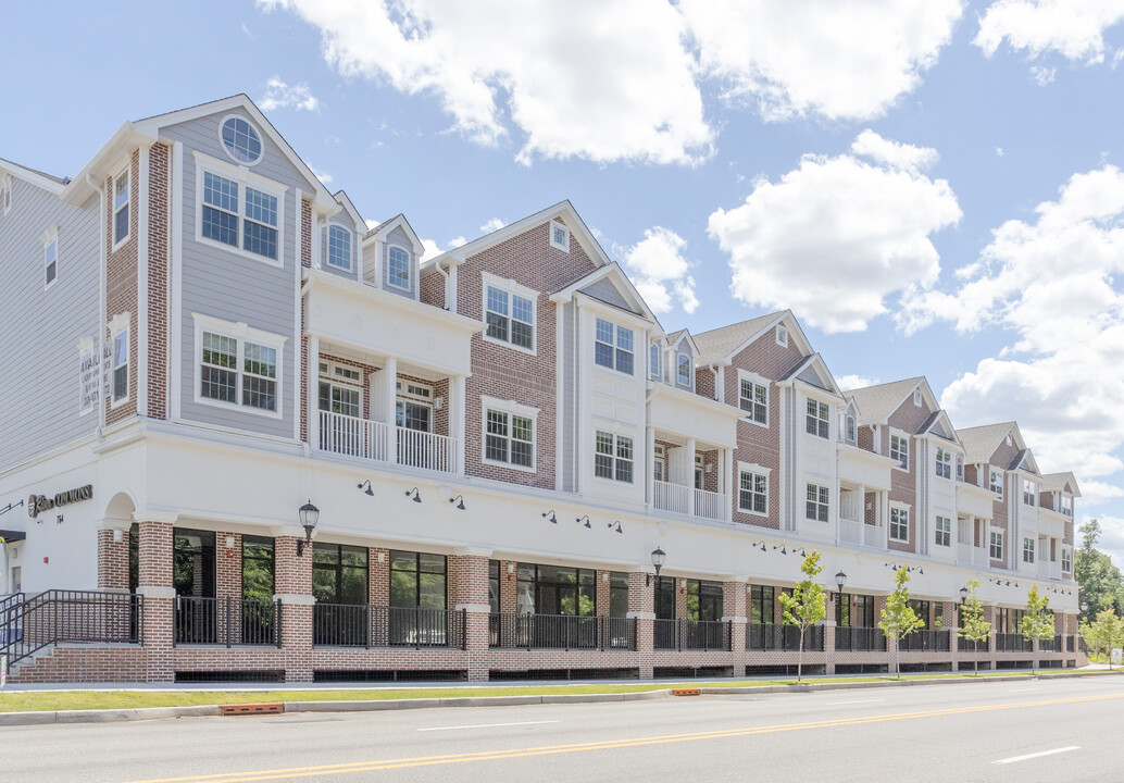 River Commons in Teaneck, NJ - Building Photo