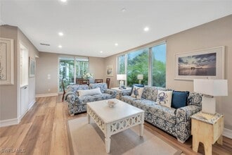 180 6th Ave S in Naples, FL - Building Photo - Building Photo