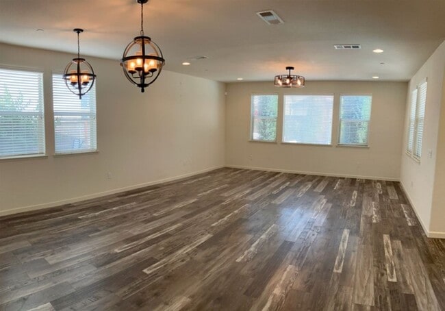 2253 Campolina Way in Oakdale, CA - Building Photo - Building Photo