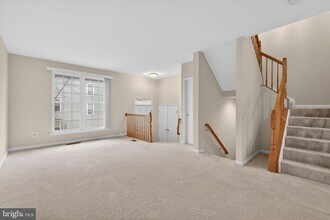 7568 Great Swan Ct in Alexandria, VA - Building Photo - Building Photo