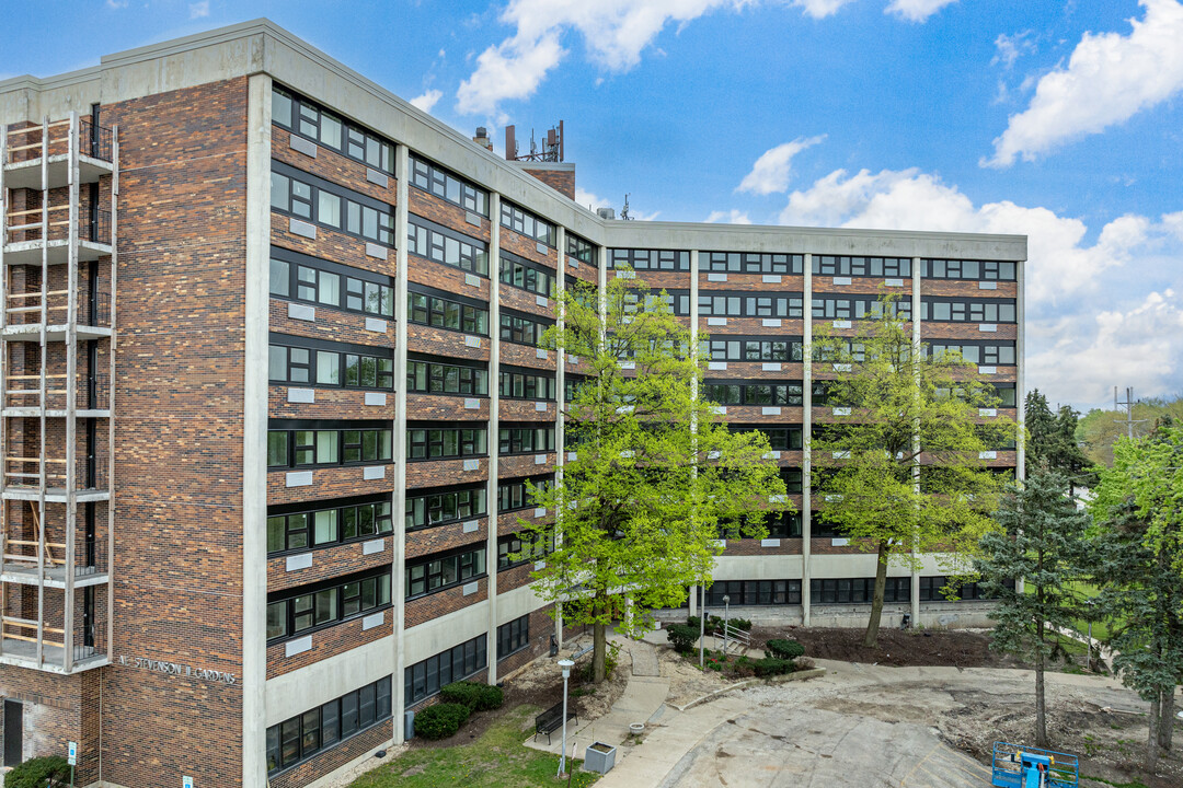 Adlai Stevenson Gardens in Joliet, IL - Building Photo