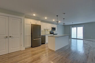 60 Lian St in Fredericton, NB - Building Photo - Building Photo