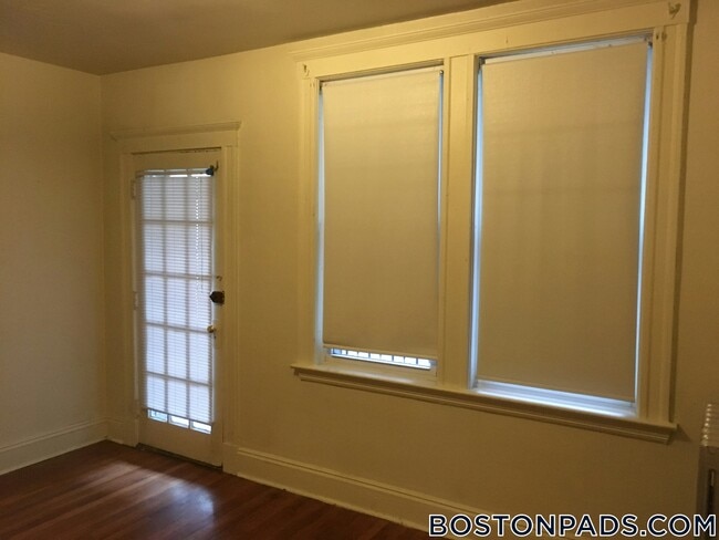 1638 Commonwealth Ave, Unit 10 in Boston, MA - Foto de edificio - Building Photo