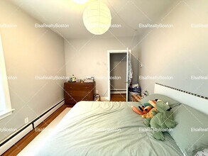 6 Reed Ct in Somerville, MA - Building Photo - Building Photo