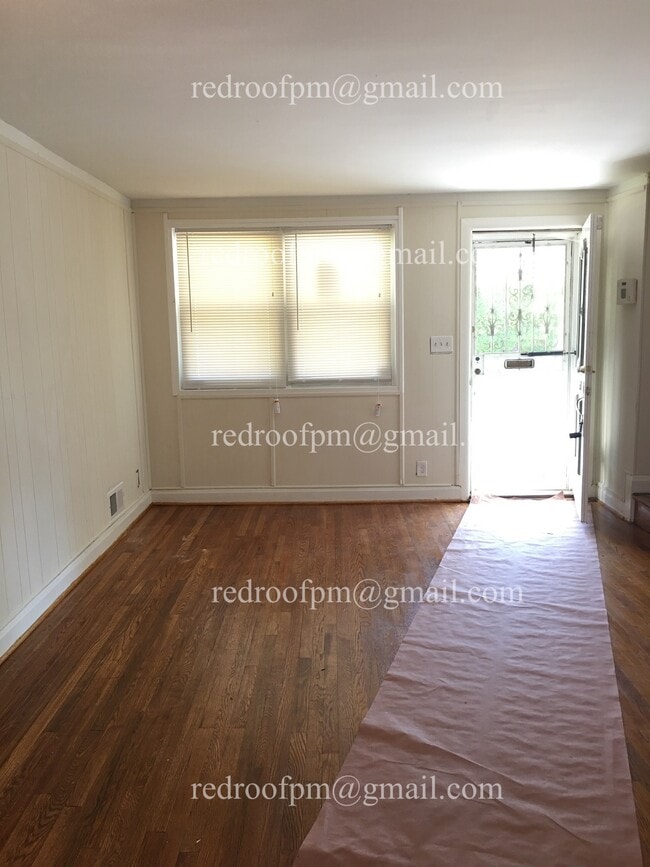 1216 N Augusta Ave in Baltimore, MD - Foto de edificio - Building Photo