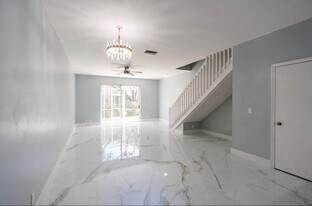 1928 Madeira Dr in Weston, FL - Building Photo