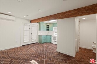 3156 W 74th St in Los Angeles, CA - Building Photo - Building Photo