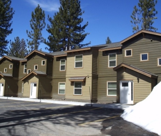 Manznita Apartments in Mammoth Lakes, CA - Foto de edificio