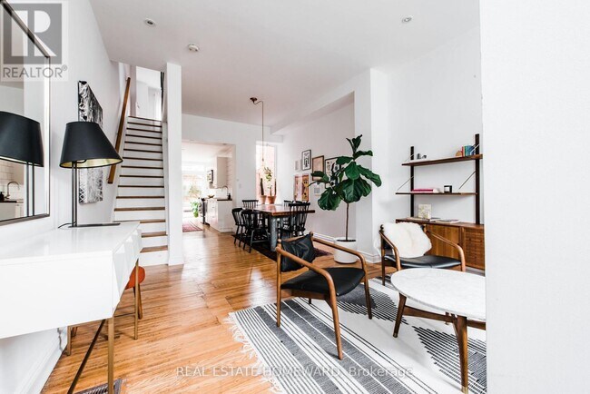 77 Claremont St in Toronto, ON - Building Photo - Building Photo