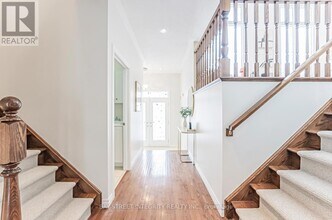2320 Baronwood Dr in Oakville, ON - Building Photo - Building Photo
