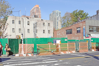 49-18 Vernon Blvd in Long Island City, NY - Building Photo - Building Photo