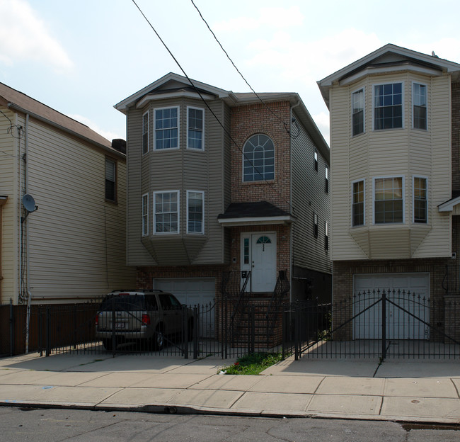 236 Sherman Ave in Newark, NJ - Foto de edificio - Building Photo