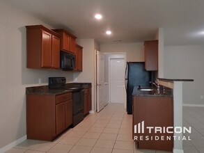 904 American Monarch Dr in La Marque, TX - Building Photo - Building Photo