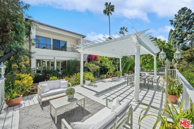 9580 Shirley Ln in Beverly Hills, CA - Building Photo - Building Photo