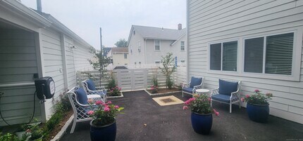 41 Valley Rd-Unit -1 in Greenwich, CT - Building Photo - Building Photo