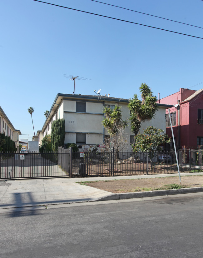 1203-1207 N Ardmore Ave in Los Angeles, CA - Building Photo - Building Photo