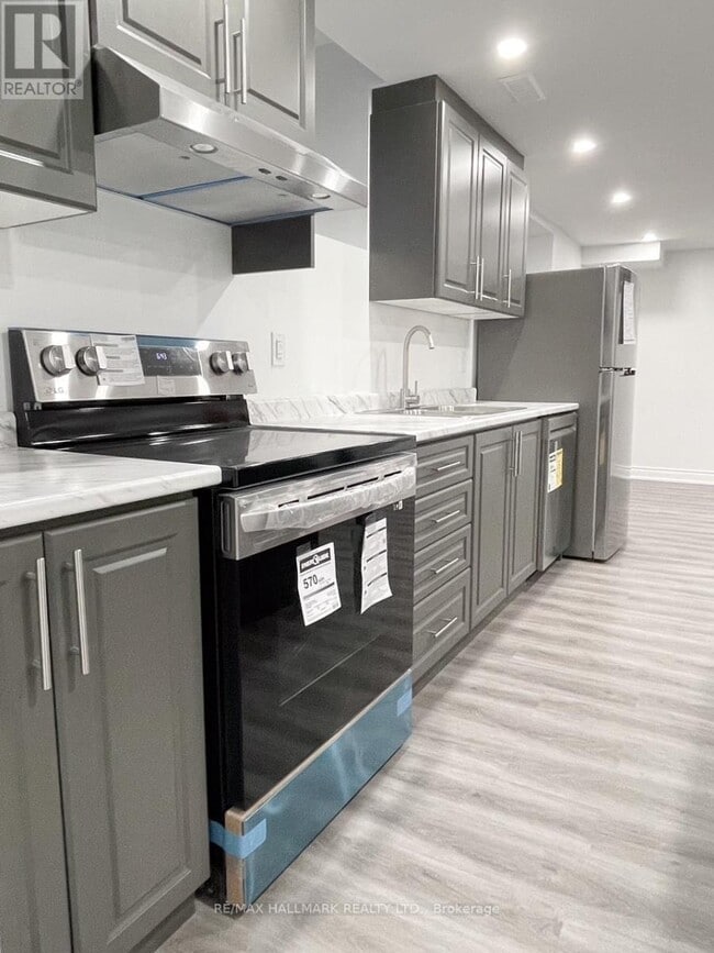 24 San Felice Ln in Hamilton, ON - Building Photo - Building Photo