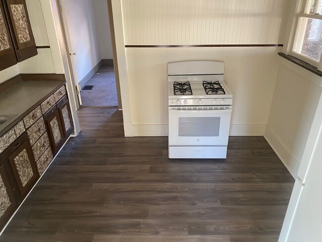 property at 606 W Cherry St