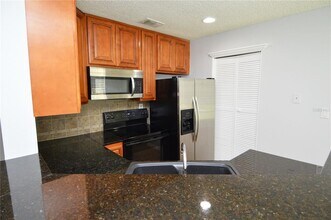 8613 Mallard Reserve Dr in Tampa, FL - Building Photo - Building Photo