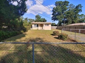 604 N 70th Ave in Pensacola, FL - Building Photo