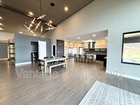 6101 Lakeshore Rd in Kelowna, BC - Building Photo - Building Photo