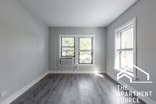 707 W Brompton Ave in Chicago, IL - Building Photo