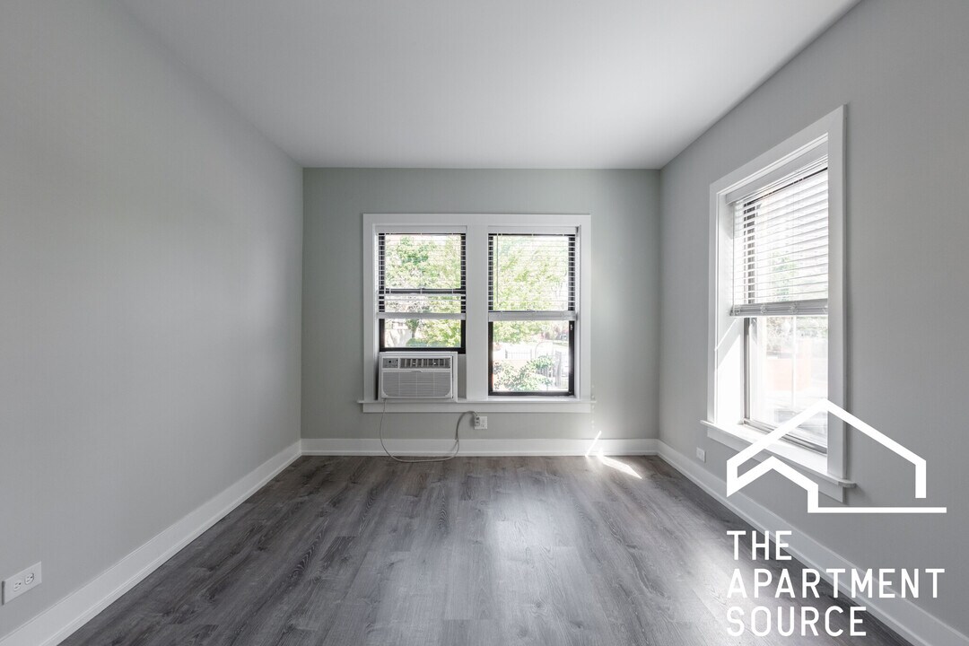 707 W Brompton Ave in Chicago, IL - Building Photo