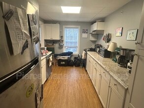 6 Old Chester Rd in Derry, NH - Building Photo - Building Photo