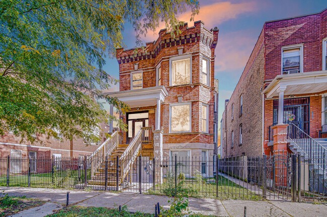 1647 N Karlov Ave in Chicago, IL - Building Photo - Building Photo