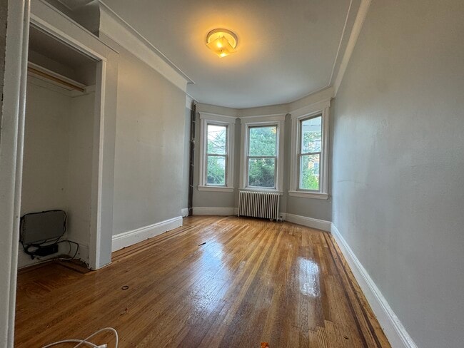 138 W 28th St, Unit 2 in Bayonne, NJ - Building Photo - Building Photo