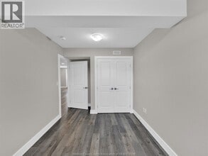 312 Sweetman Ave in Essex, ON - Building Photo - Building Photo