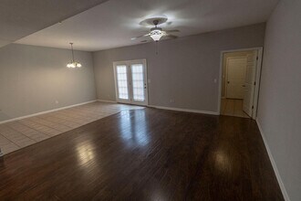 1945 Center St in Columbia, MO - Building Photo - Building Photo