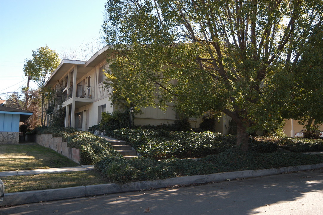 11261 Bellaire St in Loma Linda, CA - Foto de edificio