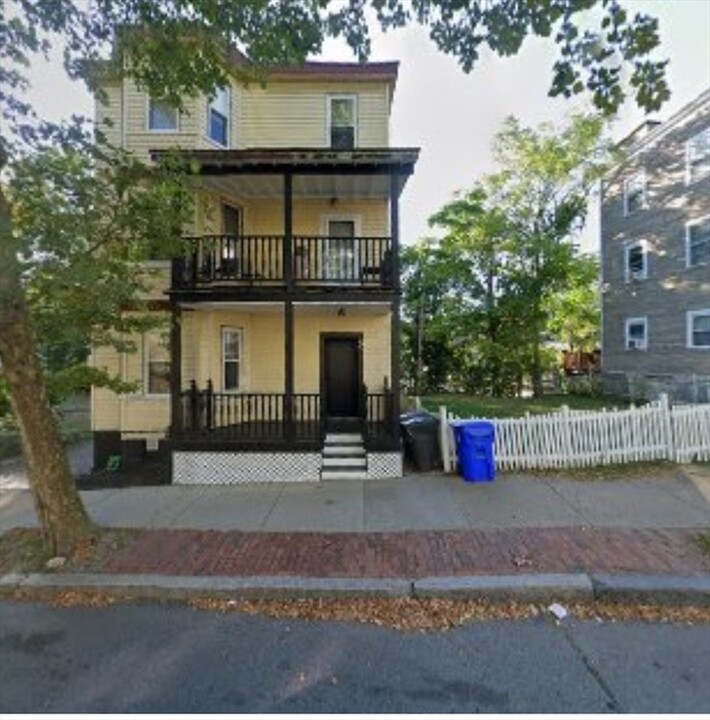 155 Centre St in Boston, MA - Building Photo