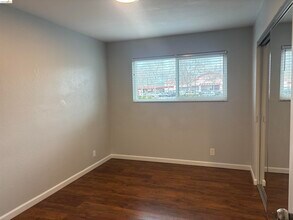 4462 Clayton Rd in Concord, CA - Building Photo - Building Photo