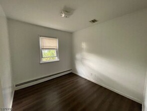 174 Sheridan Ave in Clifton, NJ - Building Photo - Building Photo