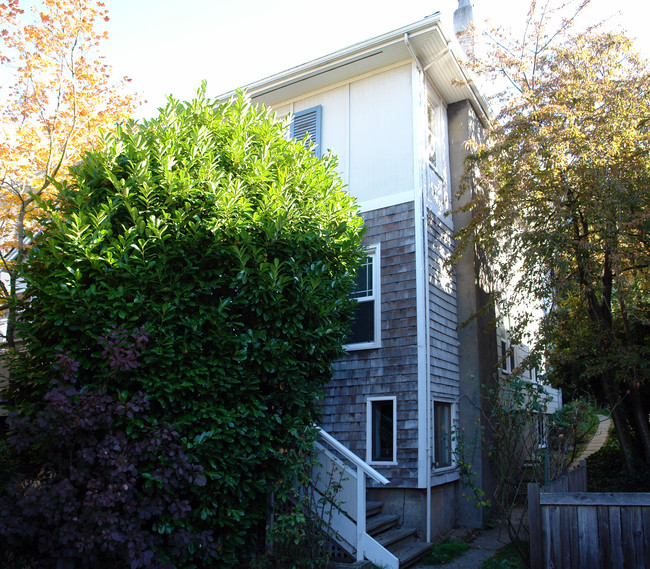 Cherry Court Condominiums in Seattle, WA - Foto de edificio - Building Photo