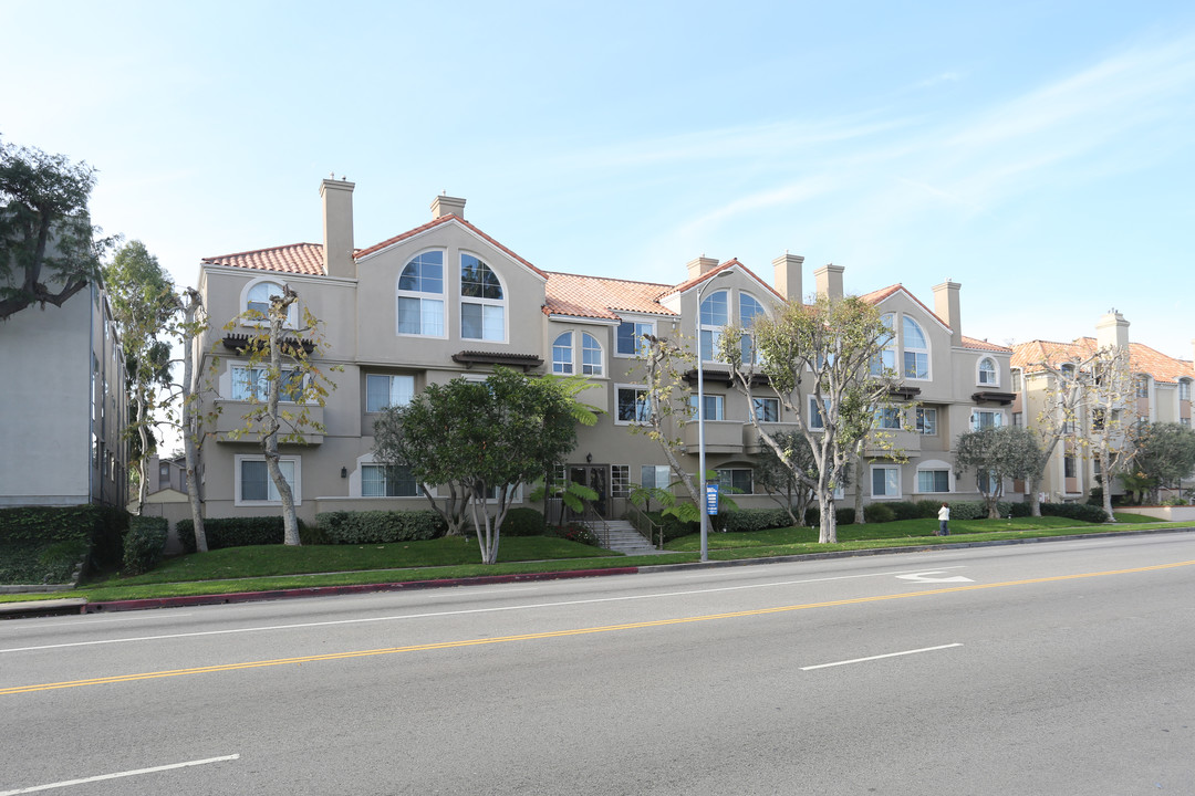 2669 S. Barrington Ave. in Los Angeles, CA - Foto de edificio